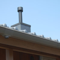屋根の上に煙突