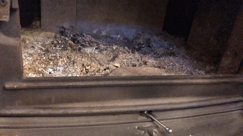 炉床保護の為の灰