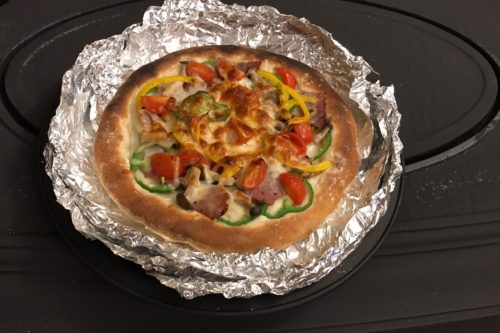 薪ストーブでピザ