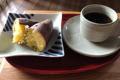 薪ストーブで焼き芋