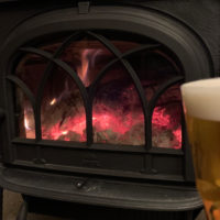 薪ストーブとビール