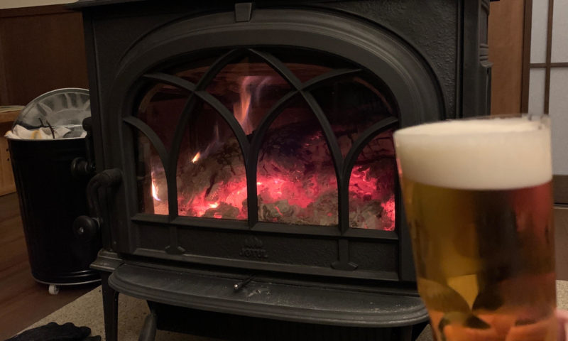 薪ストーブとビール
